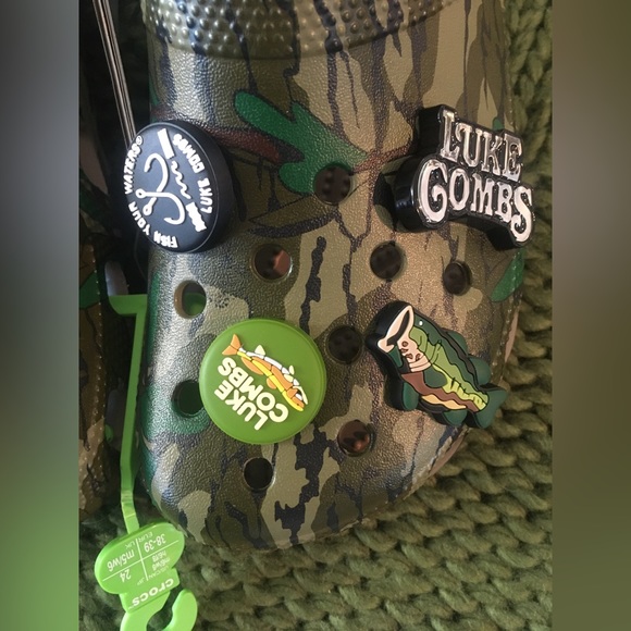 Luke Combs X Crocs - Picture 6 of 9